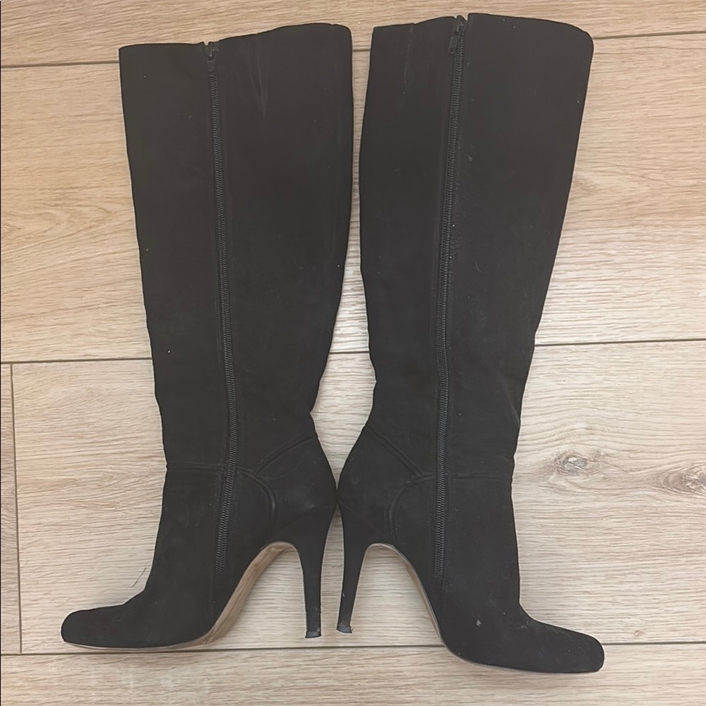 Elegant Black Knee-High Boots
